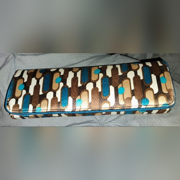 Shiraleah Brown and Blue Geometric Clutch - Picture 6 of 7